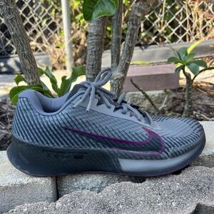 Nike Air Zoom Vapor 11 HC Smoke Grey Sangria Tennis Shoes Men's 9.5 DR6966-005